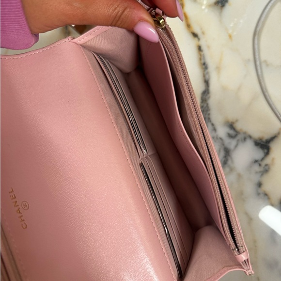Authentic Chanel 19 Wallet on chain in baby pink. 2 tone chain leather purse - Picture 2 of 4